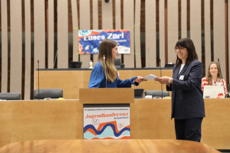 Gemeinderätin von Zürich nimmt Jugendvorstösse an. 